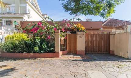 Casa com 5 dormitórios, suíte, piscina e churrasqueira – Tristeza