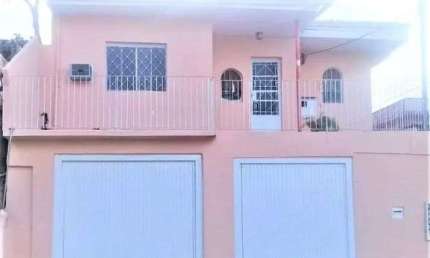 Casa com 4 dormitórios, suíte, churrasqueira, piscina e 2 vagas cobertas para locação