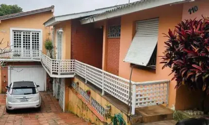 Casa de 3 dormitórios com 206m² à venda no Bairro Santa Tereza.