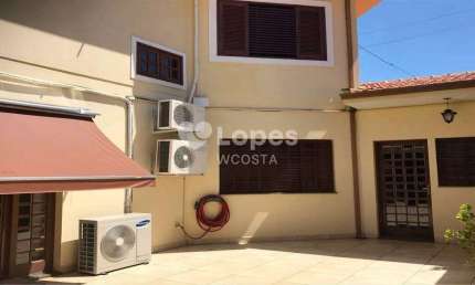Ótima Casa/Sobrado com 230 m² em Terreno de 340 m², 3 Dormitórios, 1 Suíte com Closet, 6 Vagas de Garagem, Taquaral, em Campinas-SP.