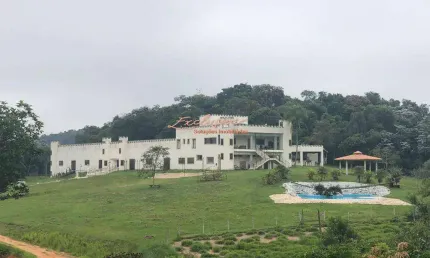 Lindo castelo em Estrada da Moralogia - Mogi das Cruzes