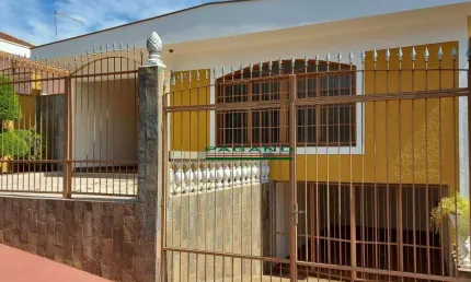 Otimo ponto comercial,casa moradia e comercio junto.
