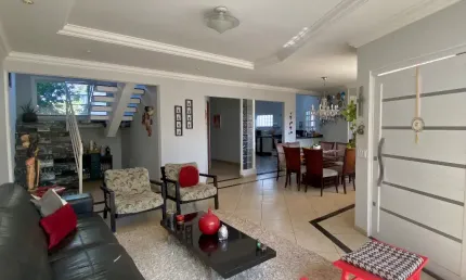 Sobrado residencial/comercial atrás da Av. das Torres