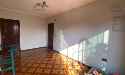 Sobrado de 200 m² a venda na Vila Alpina, com 3 dormitórios, 2 banheiros, sala, cozinha planejada, lavanderia, área de serviço, varanda, 2 vagas