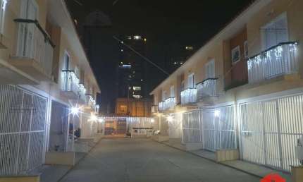 Sobrado de 100 m² em condomínio fechado a venda no Água Rasa, com 3 dormitórios sendo 1 suíte, 3 banheiros, lavanderia, cozinha planejada, 1 vaga