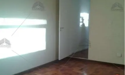 Sobrado de 200 m² a venda na Vila Regente Feijó, com 3 dormitórios, 2 banheiros, lavabo, cozinha, lavanderia, churrasqueira, quintal, 2 vagas