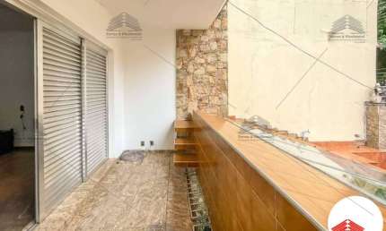 sobrado no Tatuapé 292m2, 3 dormitórios,1 suíte Master,5 banheiros,sala,cozinha planejada,edícula,4 vagas de garagem cobertas,varanda,área gourmet.