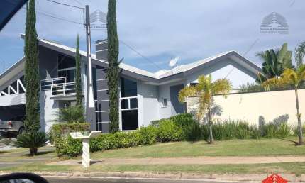 Casa de alto padrão no Jardim Indaiatuba Golf: 4 quartos, 4 suítes, 3 salas, 5 banheiros, 6 vagas, 302m².Piscina aquecida