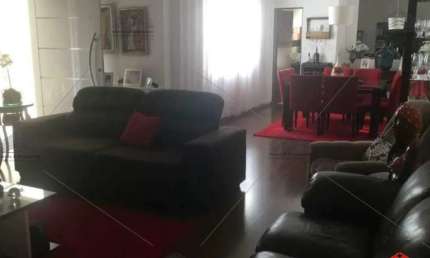 Casa 252 m² a venda na Vila Monumento, 4 dormitórios sendo 1 suíte com closet, 3 banheiros, lavanderia, área de serviço, moveis planejados, 2 vagas