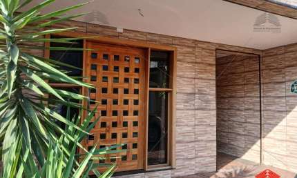 Casa de vila à venda 240m² reformada, 4 quartos, sala ampla, ar condicionado, 2 banheiros, churrasqueira, 2 vagas, próximo estação de trem da Mooca
