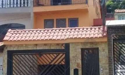 Sobrado a venda de 167 m² na Vila Alpina, 4 dormitórios, 1 suíte, 3 banheiros, lavanderia, cozinha, sala para 2 ambientes, moveis planejados, 3 vagas