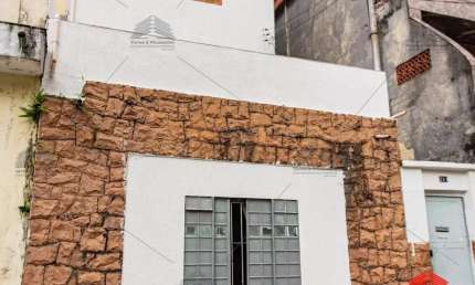 Casa a venda de 200 m² no Cambuci, 3 dormitórios, 2 banheiros, lavanderia, área de serviço, varanda, 4 vagas de garagem