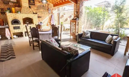 Casa Térrea Moóca Reformada com 315 Metros, 4 Quartos, 1 Suíte com Sacada, 3 Banheiros, Quintal amplo com espaço Gourmet e Jacuzzi, 2 Vagas.