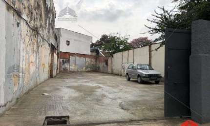 Terreno a venda e para locação de 270 m² com 10x24x30,50 de terreno nivelado e com portão de ferro, sem construção