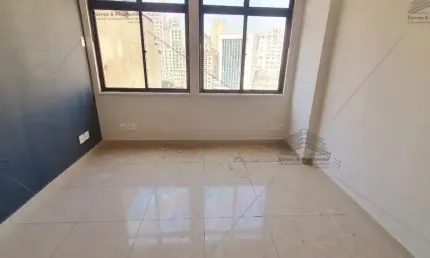 Sala Comercial status de nova, ao lado do Shopping Light, centro de São Paulo-SP: 3 salas, 100,00 m² de área - Venda ou Locação!
