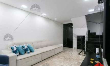 Sobrado a venda de 175m² na Vila Formosa, 3 dormitórios, 3 suítes, 4 banheiros, lavanderia, área de serviço, quintal com churrasqueira coberta, 2 vaga