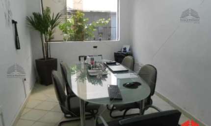 Sobrado a venda de 255 m² no Ipiranga, 3 dormitórios, 2 suítes, 3 banheiros, lavanderia, área de serviço, cozinha, terraço, varanda, 2 vagas