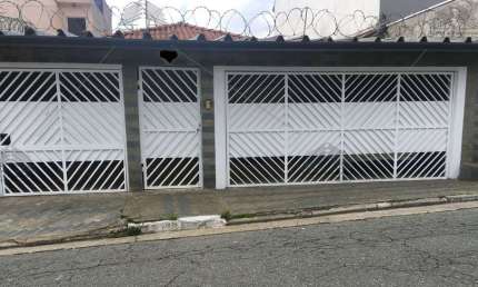 Sobrado a venda de 260 m² no Parque São Lucas, 4 dormitórios, 2 suítes, 4 banheiros, lavanderia,  lavabo, closet, banheira, 3 vagas, portão automático