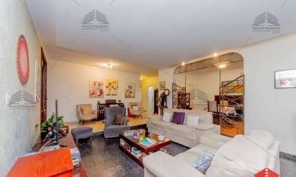 Sobrado a venda de 360 m² na Vila Monumento, 4 dormitórios, 2 suítes, 6 banheiros, lavanderia, cozinha planejada, churrasqueira, piscina, 6 vagas