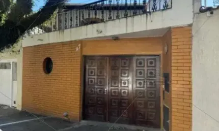Sobrado a venda de 182 m² na Vila Mariana, 4 dormitórios, 1 suíte, 3 banheiros, lavanderia, moveis planejados, varanda, churrasqueira, 2 vagas