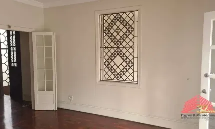 Casa a venda na Mooca, 400m², 8 vagas, edícula, reformado, com 3 Quartos, 1 Suíte, 4 Salas, 4 Banheiros.