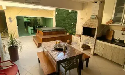 Sobrado a venda de 350 m² no Belenzinho, 4 suítes, 6 banheiros, hidro para 7 pessoas com aquecimento, varanda, churrasqueira, edícula, 4 vagas