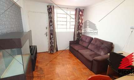 Apartamento à venda na República, São Paulo-SP: 2 quartos, 1 sala, 1 banheiro, 1 vaga de garagem.