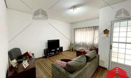 Casa térrea à venda na Mooca, São Paulo-SP, com 2 quartos, 2 salas, 2 banheiros e 130,00 m² de área, jardim de inverno, ótimo estado. Excelente