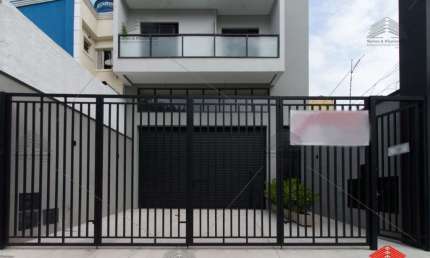 Salão comercial com mezanino na Vila Formosa, 180m² com 3 banheiros sendo um deles com acessibilidade, reformado e com estrutura para ar-condicionado.