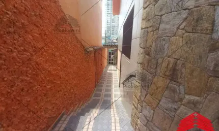 Casa a venda na Mooca, com 3 suites sendo a master com hidromassagem, sala com mezanino, escritorio, churrasqueira, 6 banheiros, 4 vagas, sacada