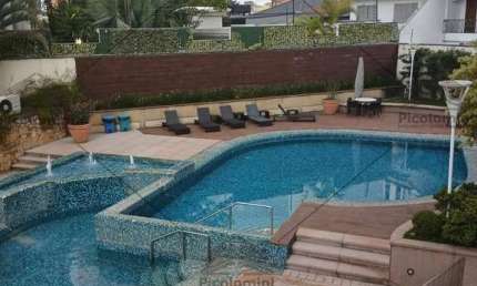 Apartamento à venda no Tatuapé, 253m² com 3 suítes uma delas com closet, cozinha com planejados, 5 banheiros e 5 vagas com depósito privativo.