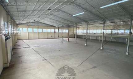 Galpão para Venda em Itaquaquecetuba, com 8.000 m de terreno e 4.600 a.c., dividido em 2 galpões, salas, cozinha, banheiro e vestiário