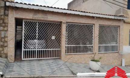 Casa térrea a venda de 220 m² no São Lucas, 4 dormitórios, 3 banheiros, lavanderia, área de serviço, churrasqueira, Fogão a lenha, Lareira, 2 vagas