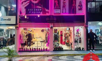 Vendo Ponto Comercial na República, São Paulo-SP: Loja de 3 andares, confecção feminina, semi jóias, sexshop e variedades, 179m². Venha conferir!