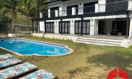 Imponente residência de luxo em Mairiporã-SP: 4 quartos, 4 suítes, 3 salas, 7 banheiros, 4 vagas de garagem, 562m².