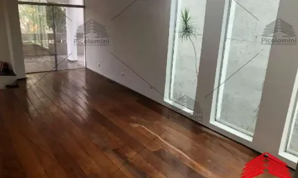 Sobrado a venda na Mooca de 346m², 4 dormitórios, 3 suítes, 4 banheiros, lavanderia, sala 3 ambientes, piscina, churrasqueira, salão de jogos, 2 vagas