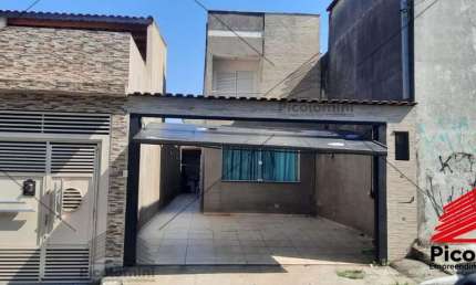 Sobrado com 3 dormitórios e 1 suíte,   3 banheiros, casa construída em 2016 toda fiação e parte hidráulica nova, sala e cozinha grande , área gourmet.