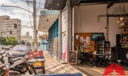 Galpão Comercial de Alto Padrão na Vila Prudente, 5 Salas, 5 Banheiros e 612m² de Área.