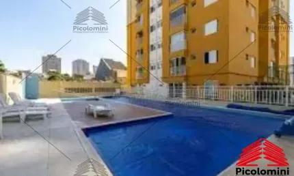Apartamento à venda em São Caetano do Sul próximo Mc Donald's, 2 dormitórios, 2 banheiros, vaga de garagem, varanda, prédio com piscina.