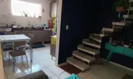 Sobrado à venda em São Caetano do Sul, 3 quartos, closet, 3 banheiros, lavanderia, salão, móveis planejados, garagem coberta.