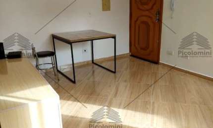 Apartamento a venda em Santo André, 2 dormitórios, banheiro, cozinha mobiliada, vaga de garagem coberta, área verde.