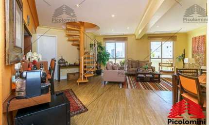 Cobertura Duplex com 231 m² bem distribuídos e muito iluminada, 3 dormitórios com 2 suítes, 4 vagas.