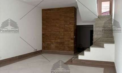 Sobrado à Venda na Saúde, 3 quartos, 3 suítes, sala 3 ambientes com sacada, 4 banheiros, lavabo, lareira, 4 vagas, 220m². quintal com espaço gourmet