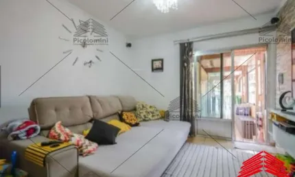 Duas casas à venda no mesmo terreno na Vila Regente Feijó, em São Paulo-SP: 4 quartos, sendo 2 suítes, 4 banheiros, 2 vagas de garagem