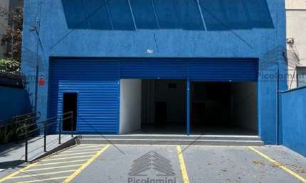 Salão Comercial com 2 andares, sendo salão, mezanino, cozinha, recepção, 2 banheiros, acesso com rampa, quintal e estacionamento