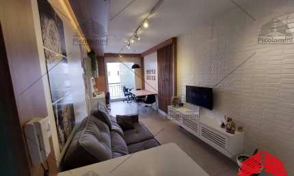 Apartamento à venda na Luz Porteira Fechada Decorado, 2 quartos, sala, 1 banheiro e 1 vaga de garagem - 50m² de área. Piscina, academia e mais. Metrô