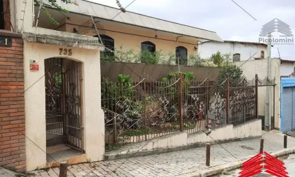 Imperdível! Casarão na Vila Prudente, São Paulo-SP: 4 quartos, 2 salas, 6 banheiros, 6 vagas de garagem. Confira!