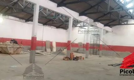 Galpão reformado para locação na Mooca de 586m², 2 banheiros, escritório, pé direito Alto