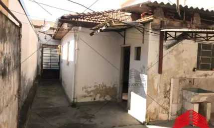 Casa térrea a venda no Jardim Independência de 126m², 1 dormitório, 1 banheiro, lavanderia, entrada lateral, varanda, 2 vagas de garagem