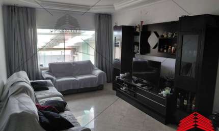 Sobrado à venda no Ipiranga, 3 quartos, 3 suítes, sala ampla, 5 banheiros, quintal com churrasqueira, 4 vagas de garagem com portão eletronico, 150m².